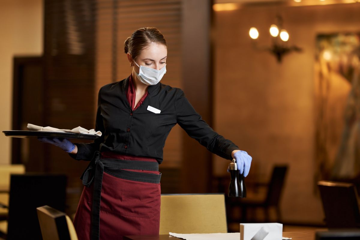 Certified Rooms Division Executive (CRDE)