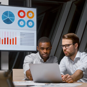 men-collaborating-analyzing-data-in-an-urban-workp-2026-01-05-00-57-48-utc